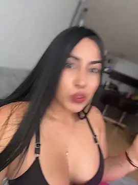 Snapshot of areviklusine1 chatting on April 23, 2026, 12:29 pm areviklusine1 online show from April 23, 2026, 12:29 pm