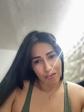 Snapshot of areviklusine1 chatting on May 7, 2026, 11:21 pm areviklusine1 online show from May 7, 2026, 11:21 pm