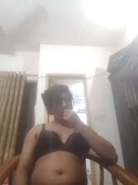 Hotsanvi-97 online show from May 26, 2026, 4:03 pm