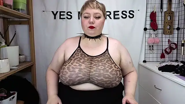 mistress molly online show from May 16, 2026, 10:36 am