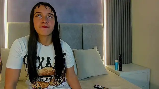 Abigail Aura online show from May 25, 2026, 1:17 pm