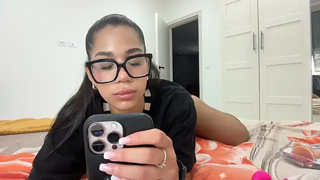 QueeNataly online show from June 4, 2026, 1:39 pm