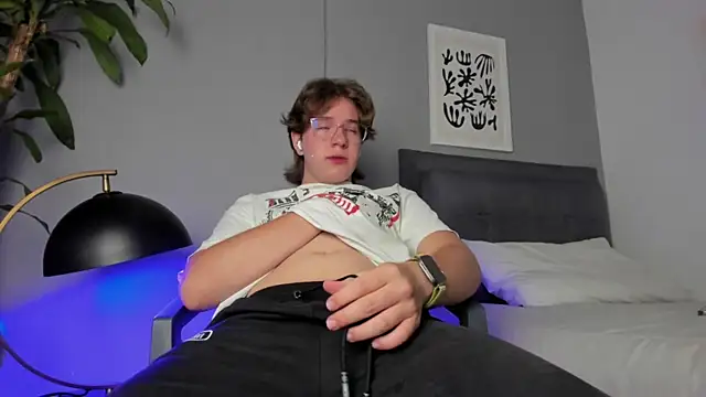 LucasMoraless online show from May 21, 2026, 2:13 pm