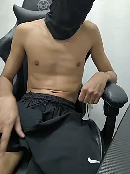LuanAlvess online show from June 12, 2026, 2:32 am