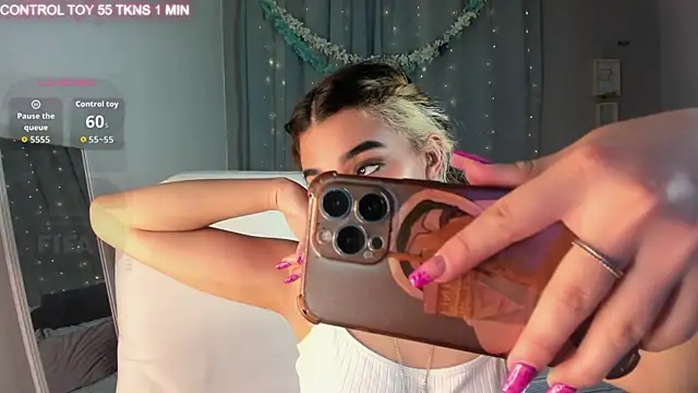 vanillafairy  online show from June 25, 2026, 8:24 pm