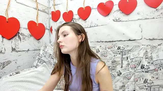 Shyly  Lisa online show from June 26, 2026, 1:21 am