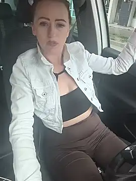 LaraLanee online show from June 15, 2026, 4:36 am