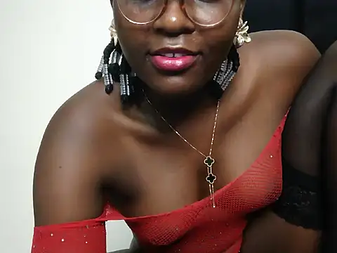 GoldenZuri online show from June 24, 2026, 1:04 am
