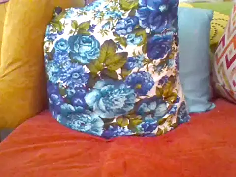 Snapshot of CreampyQueen1 chatting on June 3, 2026, 8:06 am CreampyQueen1 online show from June 3, 2026, 8:06 am