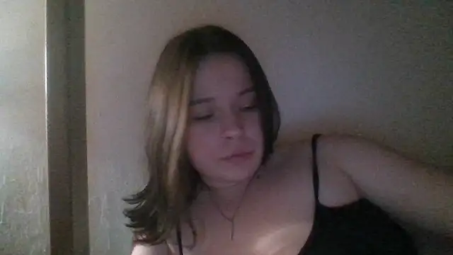 RiaLowelyt online show from May 25, 2026, 11:33 pm