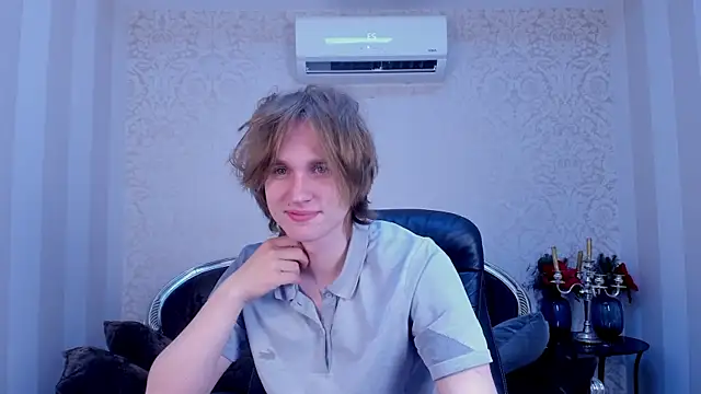 Snapshot of FinnBev chatting on May 23, 2026, 8:46 pm FinnBev online show from May 23, 2026, 8:46 pm