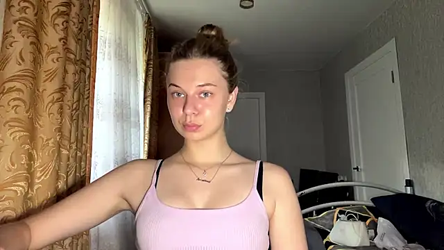 HoneysPiee online show from July 5, 2026, 9:16 am