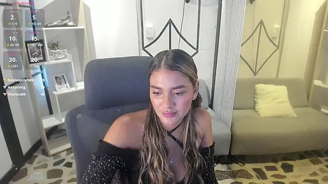 SophieWatson  online show from June 26, 2026, 4:44 pm