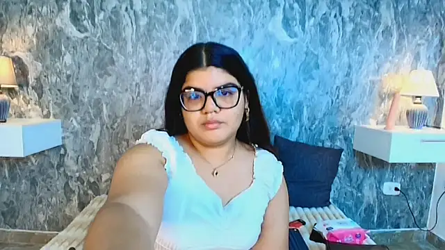 Snapshot of sky_white_ chatting on July 8, 2026, 12:09 pm sky white online show from July 8, 2026, 12:09 pm