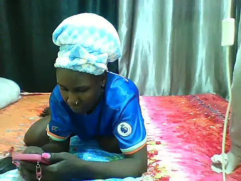 Snapshot of Bambybeauty2 chatting on July 9, 2026, 8:18 am Bambybeauty2 online show from July 9, 2026, 8:18 am
