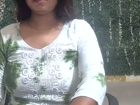 shallykaur online show from June 4, 2026, 3:45 am