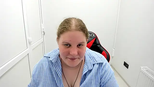 Snapshot of Bella_shyy_ chatting on June 11, 2026, 2:04 pm Bella shyy online show from June 11, 2026, 2:04 pm