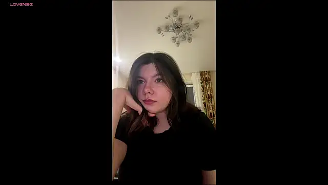 Snapshot of linaligurt chatting on May 16, 2026, 5:12 pm linaligurt online show from May 16, 2026, 5:12 pm