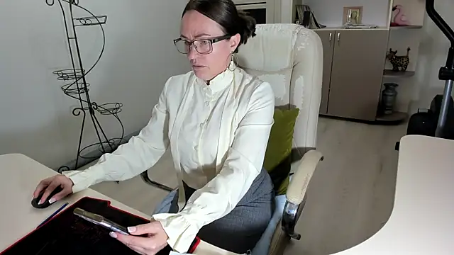 Vika73 online show from November 14, 2025, 4:17 pm