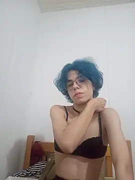 Snapshot of RobinTheBirdy chatting on August 2, 2026, 7:23 pm RobinTheBirdy online show from August 2, 2026, 7:23 pm