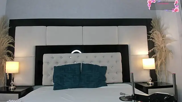 SummerLuna online show from June 20, 2026, 3:53 am
