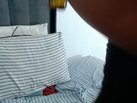 HugeMelons11 online show from June 27, 2026, 7:19 pm