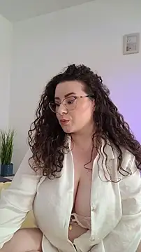 Elissa Floyd   online show from June 15, 2026, 9:22 am