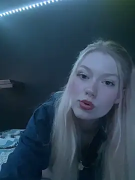 Venin-rose online show from May 18, 2026, 10:37 pm