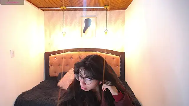 Snapshot of Allyshon_ chatting on June 17, 2026, 7:59 pm Allyshon online show from June 17, 2026, 7:59 pm