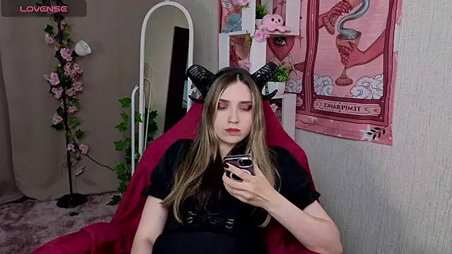 Snapshot of NocturneHuntress chatting on June 26, 2026, 7:46 am NocturneHuntress online show from June 26, 2026, 7:46 am