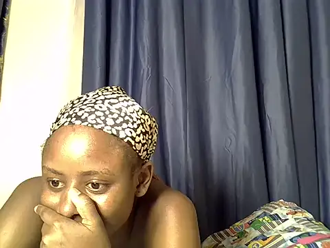 Snapshot of youngdvia chatting on June 4, 2026, 8:15 pm youngdvia online show from June 4, 2026, 8:15 pm