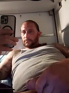 brazybooty92 online show from July 3, 2026, 8:43 am