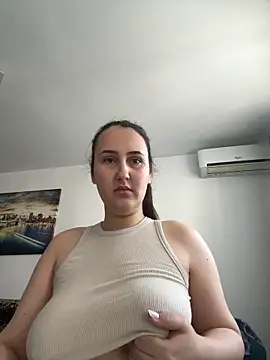 SweetTerrea online show from May 25, 2026, 7:03 am