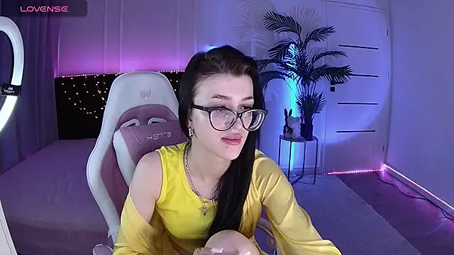Ariella Me online show from June 5, 2026, 6:52 am