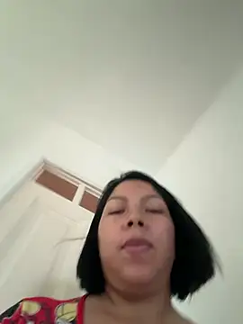 ISABELLA  LUNA online show from July 3, 2026, 11:05 am