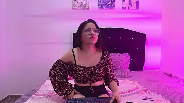 Samantha  Velvet online show from May 27, 2026, 12:40 am