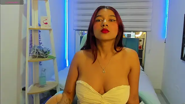 Snapshot of Aurora_Blazee chatting on June 9, 2026, 12:39 pm Aurora Blazee online show from June 9, 2026, 12:39 pm