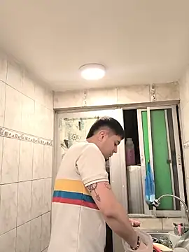 BodyGym18 online show from May 27, 2026, 3:36 am