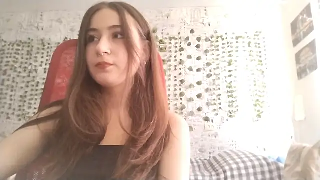 Snapshot of Pollykiss chatting on July 3, 2026, 9:37 am Pollykiss online show from July 3, 2026, 9:37 am