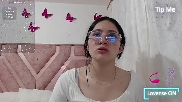 Snapshot of Angel-Hott_ chatting on June 11, 2026, 4:32 am Angel-Hott online show from June 11, 2026, 4:32 am