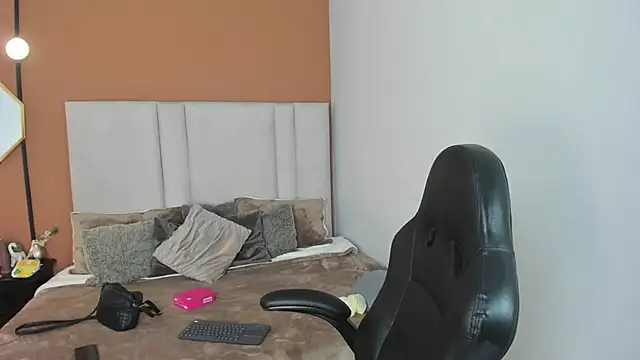 Mia boobs24 online show from June 12, 2026, 12:04 pm