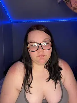 Queenbaddie21 online show from May 20, 2026, 2:51 am