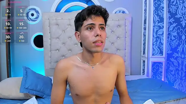 hunterwest06 online show from June 14, 2026, 2:24 am