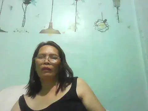 momshe2026 online show from June 8, 2026, 1:22 pm