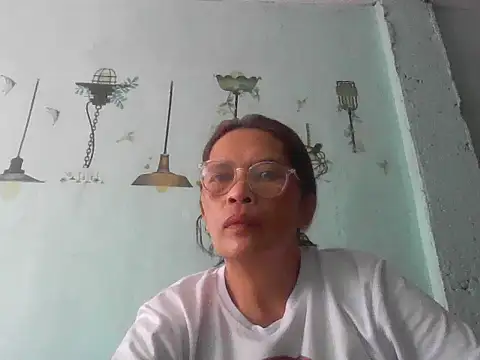 momshe2026 online show from June 14, 2026, 7:10 am