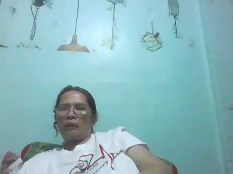 momshe2026 online show from June 15, 2026, 1:02 pm