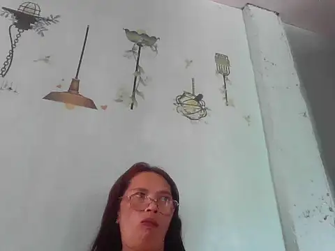 momshe2026 online show from June 17, 2026, 4:15 am