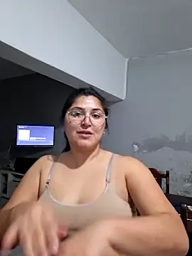 Snapshot of morena95_ chatting on June 4, 2026, 2:34 pm morena95 online show from June 4, 2026, 2:34 pm