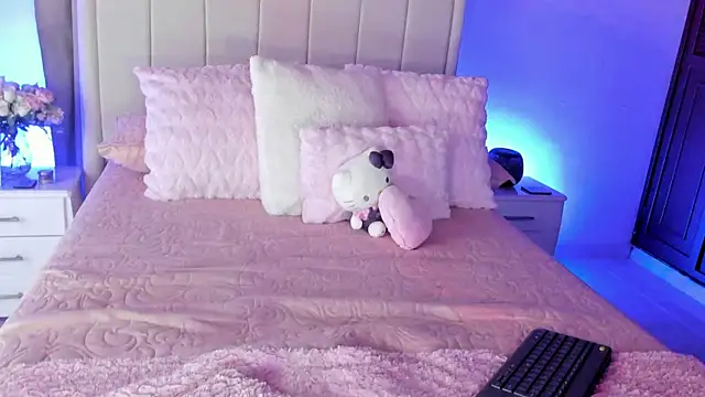 Alannawolff online show from July 10, 2026, 12:48 am