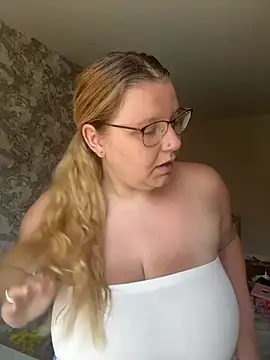 LucieLouBabe online show from July 9, 2026, 10:30 am